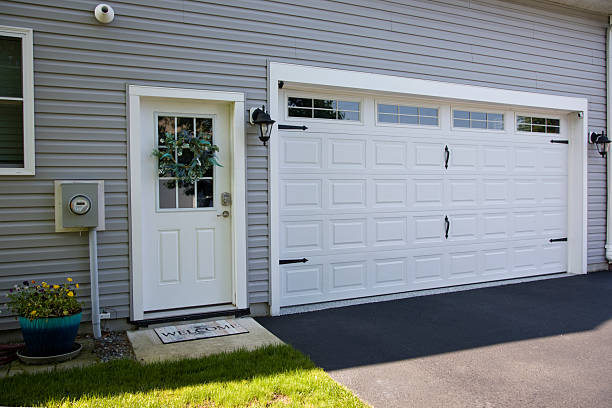 24/7 Emergency Garage Door Panel Replacement experts in Midway City, CA